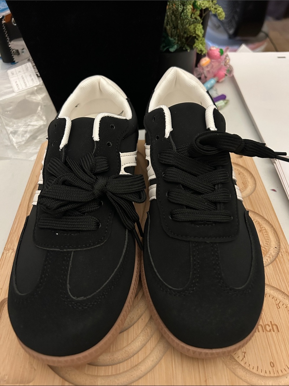 Black & White unissx Casual Sneakers with Gum Sole EU 37 ( women 6.5 or men 5?)